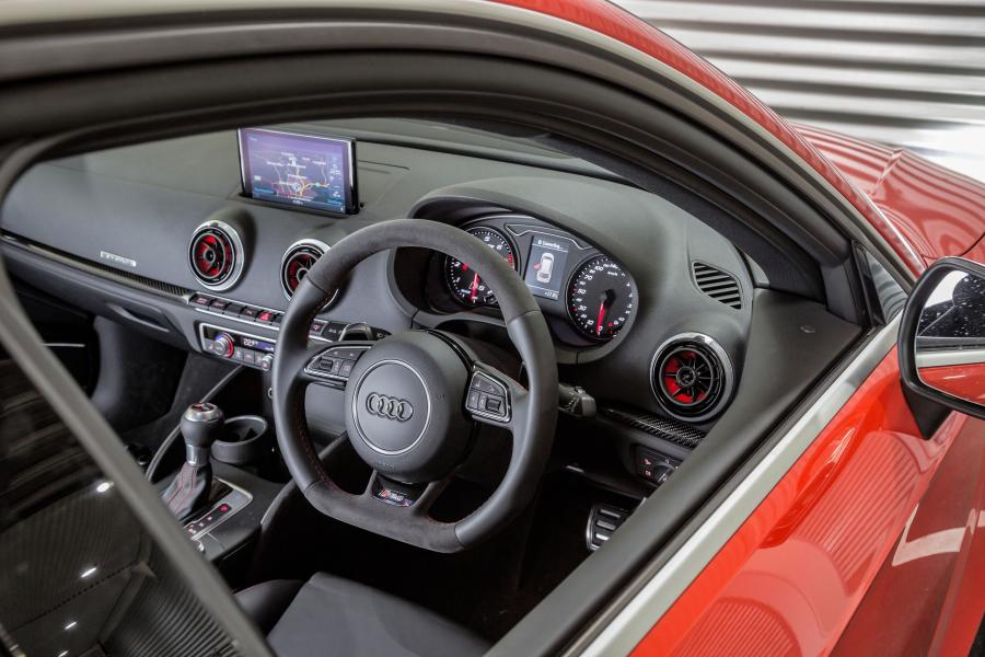 Интерьер Audi RS3 Sportback (8V) 2015 года  (AU) (фото 26 из 30)
